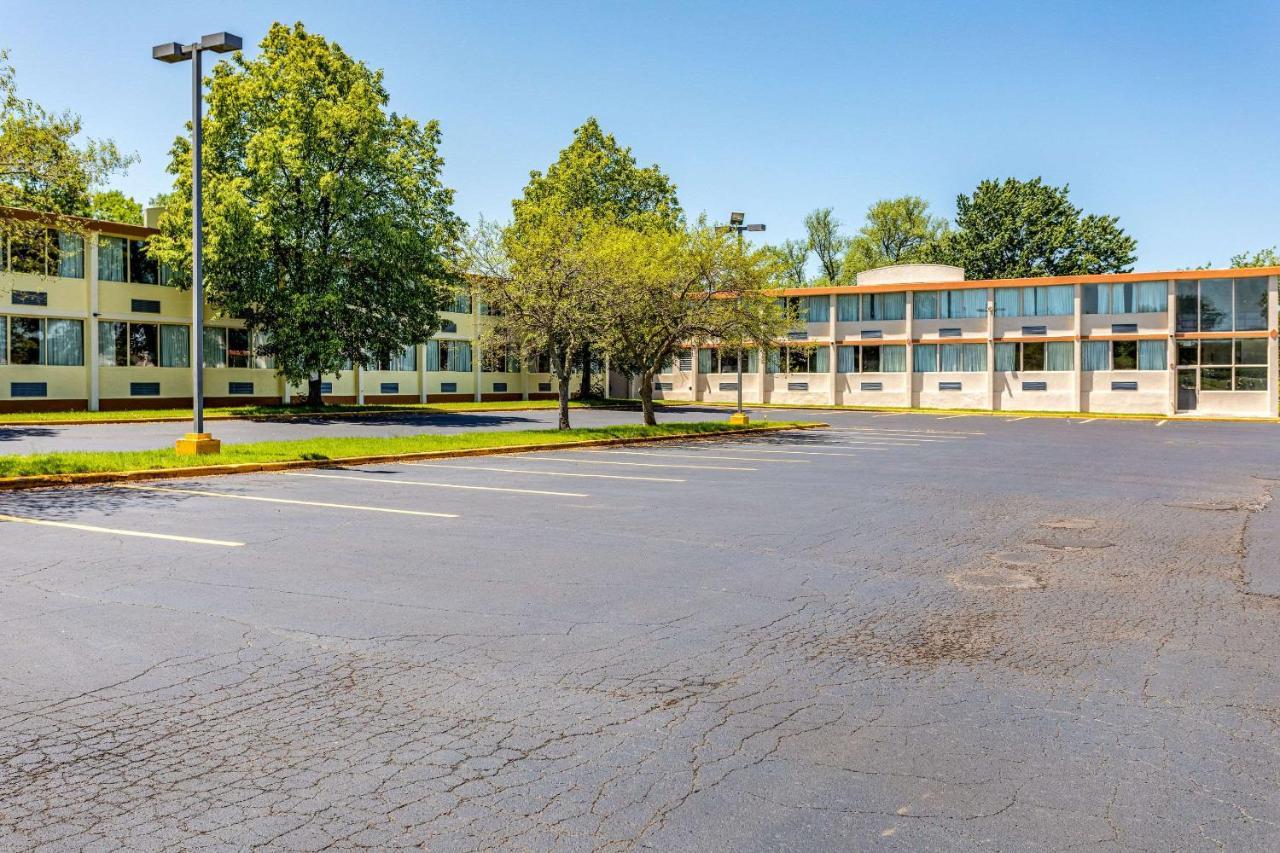 Econo Lodge Fredonia Экстерьер фото
